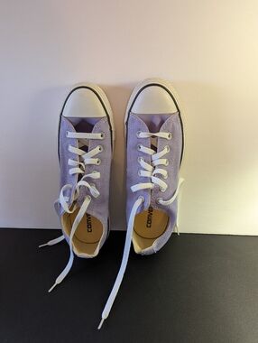 Converse Sneakers Women's Sz 9 Men's Size 7